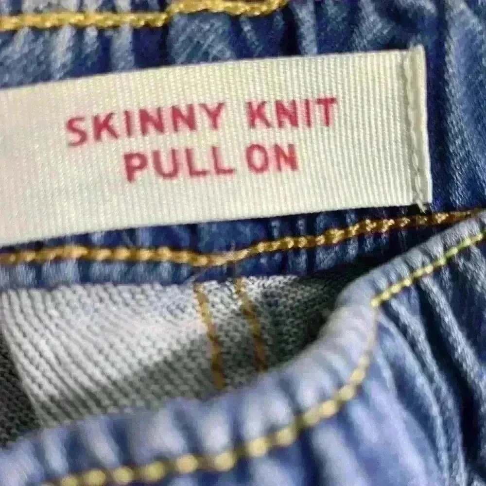 Levi’s Skinny Pull on Jeans - Picture 9 of 9